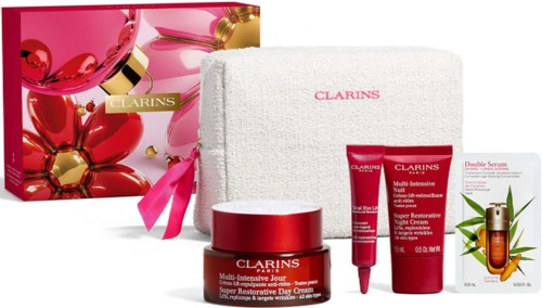 Clarins hudvårdspresentset med kräm, serum, handduk och kampanjbox. Setet innehåller multi-aktive produkter för hudvård.