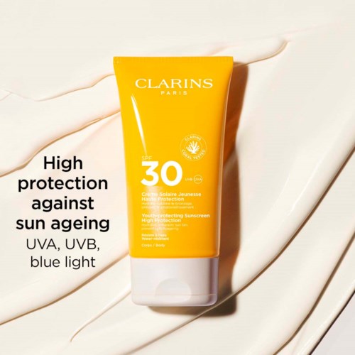 Keltainen aurinkovoiteen putki, jossa lukee SPF 30, valkoisella ja mustalla tekstillä, makuaisen taustalla.