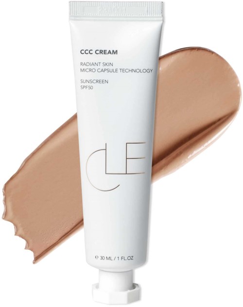 Ein weißer Tuben mit 'CCC Cream' Beschriftung und einem beige Streifen dahinter, zeigt die Produktfarbe. Enthält Sonnenschutz SPF50.