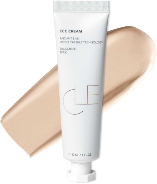 En vit tub med kräm och text, med en beige kräm bakom, och nämner solskydd SPF50.