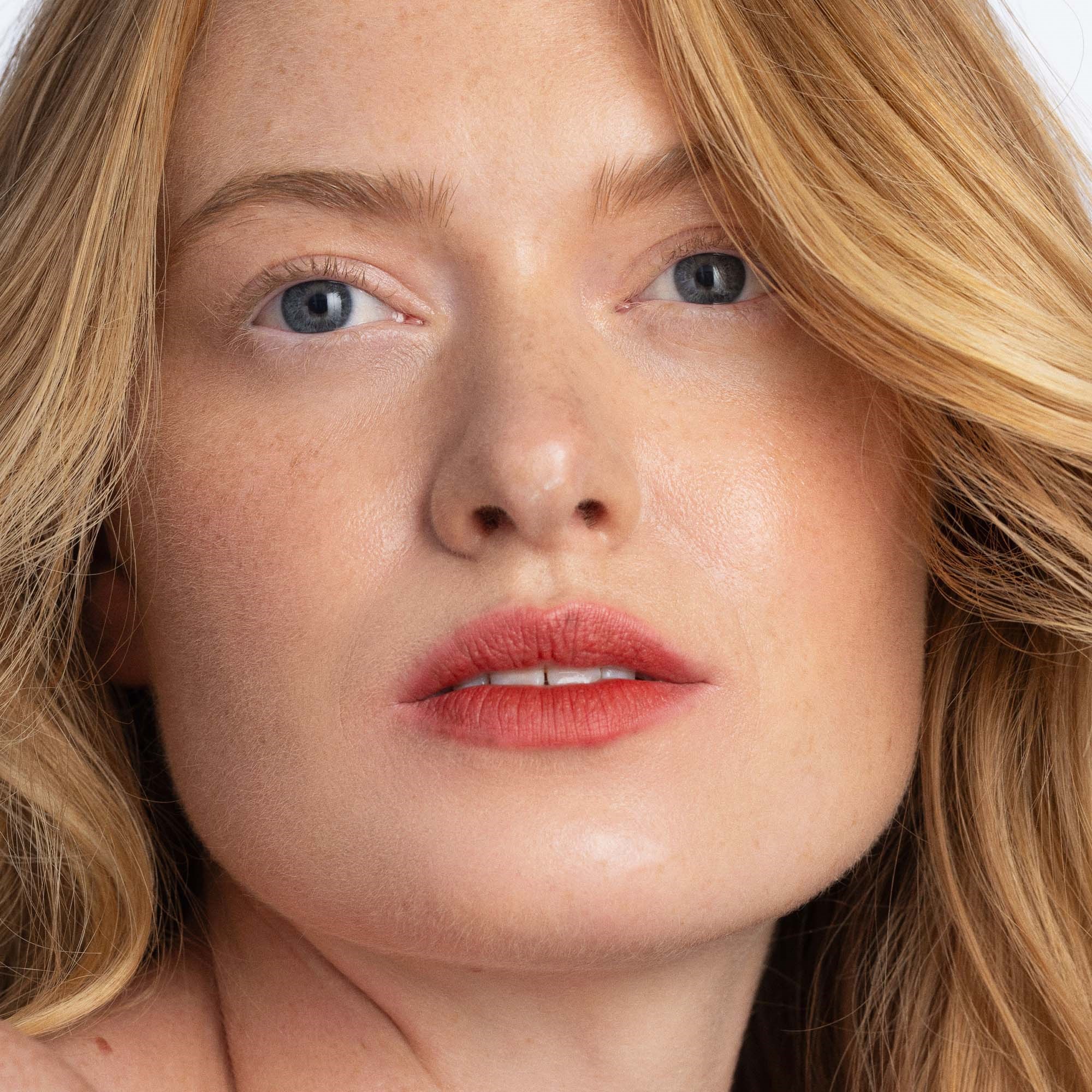 CLE Melting Lip Powder True Red (obrázok 7)