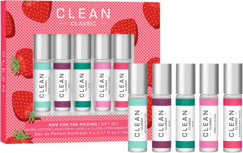 Set med läppfärger i olika nyanser, rosa bakgrund med jordgubbar, märkt 'CLEAN'.