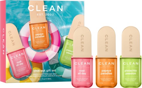 Fyra färgglada läppbalsam i rosa, grönt, orange och rosa, med matchande förpackningar och en poolfloatbakgrund.