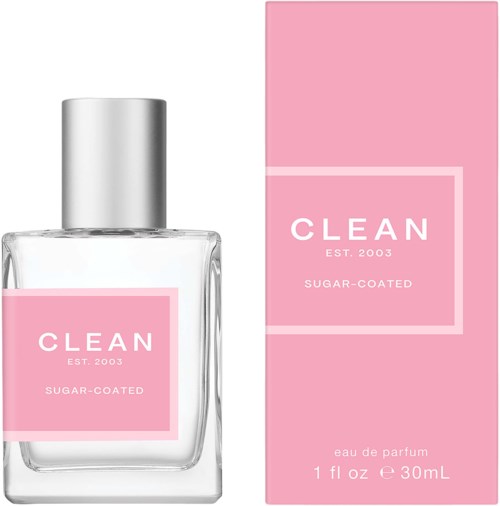 En parfyllflaska och en box är rosa och vit, märkta "CLEAN" och "Sugar-Coated," med detaljer om storlek och etableringsår.