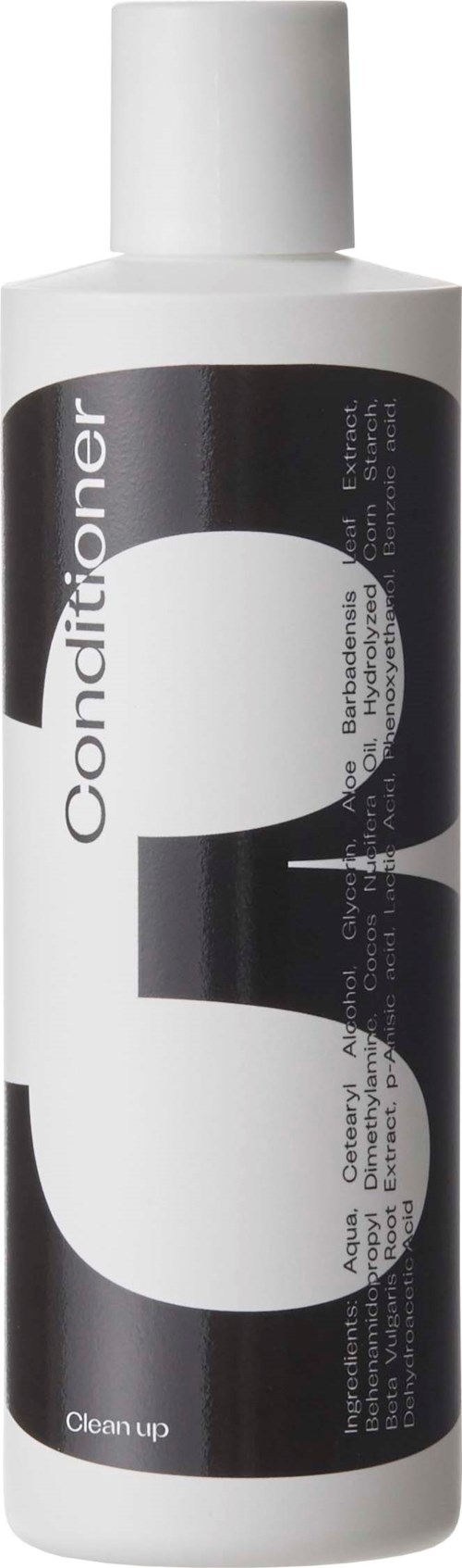 En hvit flaske med svart og hvitt etikettmerke, som sier "Conditioner" og "Clean up".