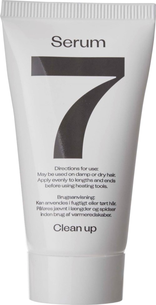 En vit tub märkt 'Serum 7' med användningsinstruktioner och 'Clean up' längst ner.