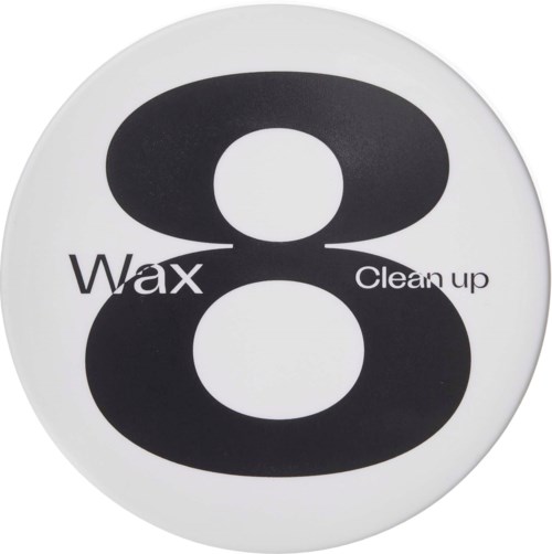 En rund etikett med en stor siffra 8, ordena "Wax" och "Clean Up" som korsar siffran.