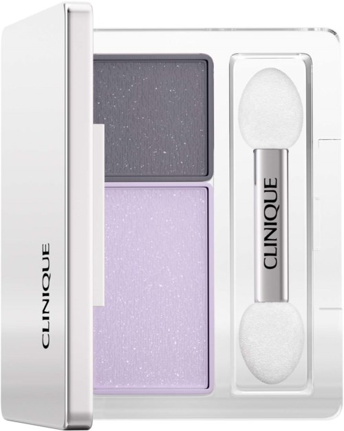 Eine weiße Clinique-Make-up-Palette mit lila und dunklen Lidschatten und einem doppelseitigen Schwämmchen-Applikator.