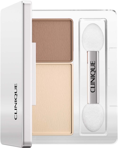 En Clinique makeup-kompakt med två nyanser och en dubbelenders sponge applicator.