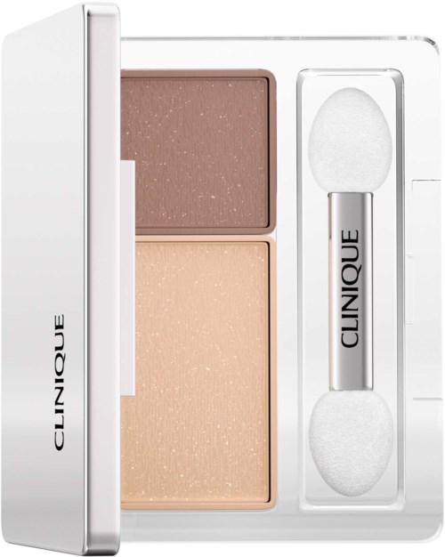 En Clinique-makeupkompakt med två nyanser av puder och en liten sponge-applicator.