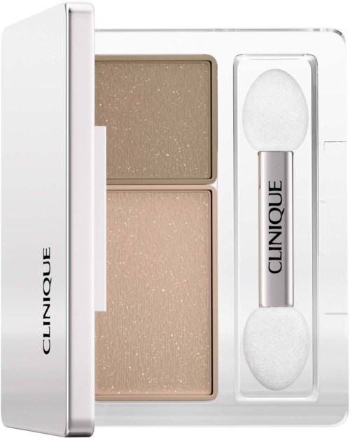 Clinique Kompaktpuder mit zwei Farbtönen und einem kleinen Applikatorschwamm.