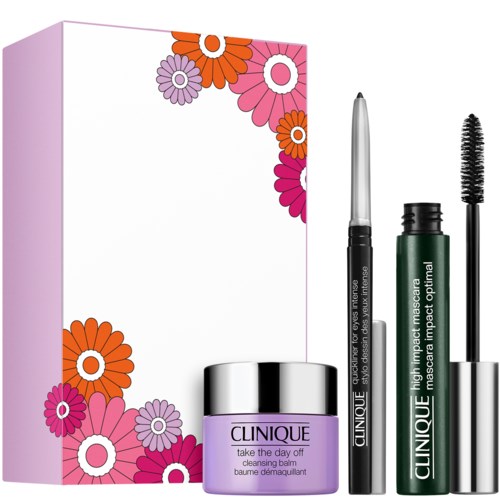 Ett presentbox med blommönster, Clinique hudvårds- och makeupprodukter, inklusive balm, penna, mascara och en spegel.