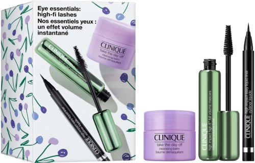 En display av Clinique-produkter för ögonfransar och ögonbryn, inklusive mascara, gel och penna, i förpackningar med grönt och lila färger.