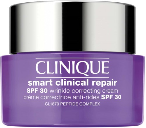 En lila burk av Clinique Smart Clinical Repair mot rynkor med SPF 30 och ett silverlock.
