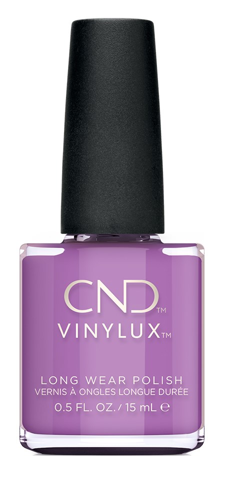 Butelka fioletowego lakieru do paznokci CND Vinylux z czarna nakrętką. Mówi o długotrwałym lakierze, 0,5 fl oz.