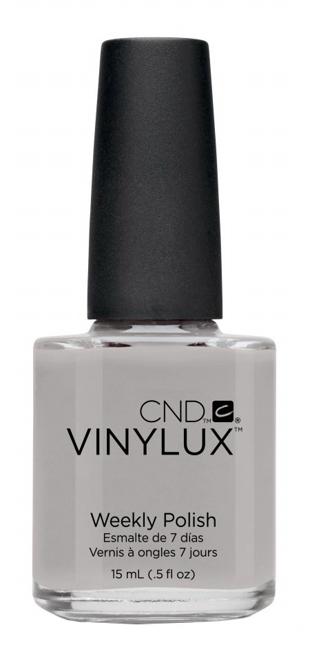 En genomskinlig nagellackflaska med svart lock med etiketten 'CND VINYLUX Weekly Polish'.