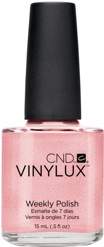 En flaska med rosa nagellack med svart lock, märkt 'CND VINYLUX Weekly Polish', på en vit bakgrund.