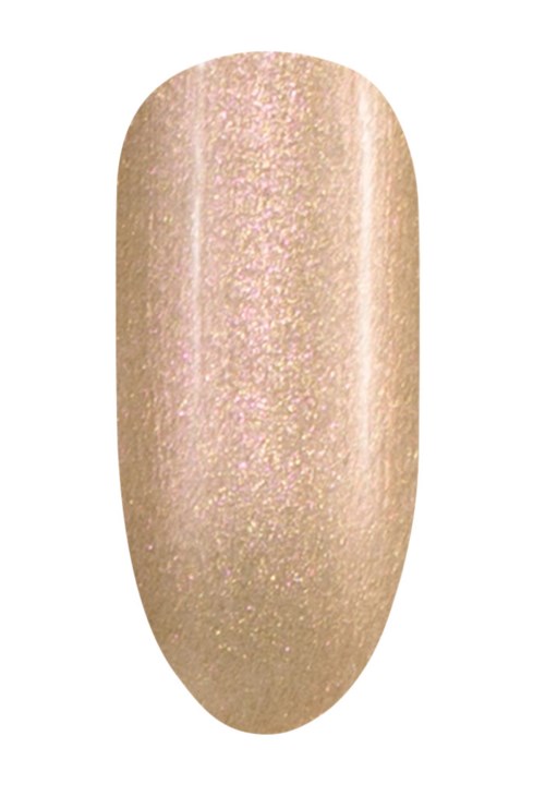En enskild nagel med glittrig beige lack. Nageln är oval och slät.