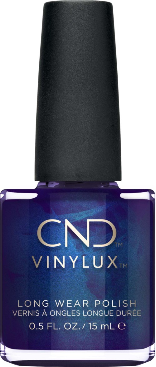 En mörkblå nagellacksflaska med svart lock, märkt 'CND VINYLUX', storlek 0,5 fl oz, för långvarig användning.