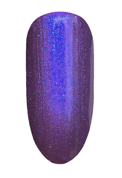 Nagel med lila glitterlack som reflekterar ljus och glittrar.