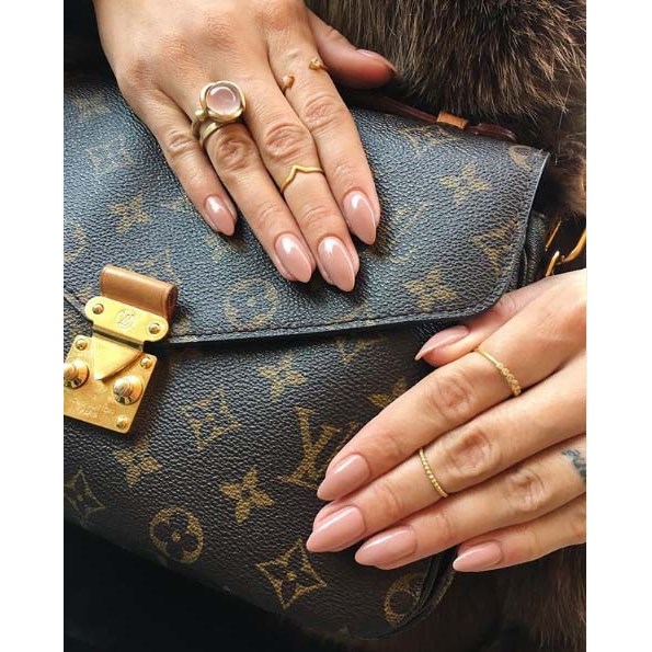 Alternativ bild 1 för CND Vinylux Weekly Polish Satin Pajamas