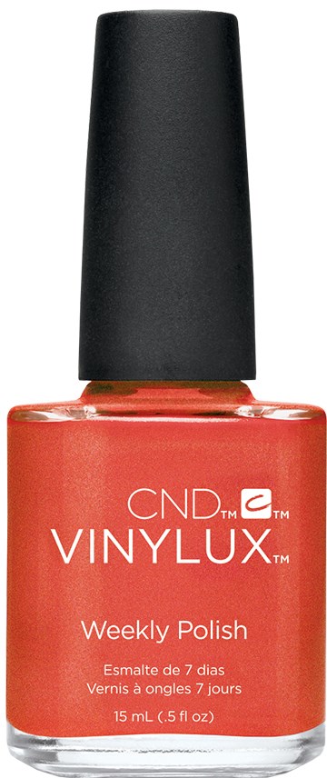En flaska med nagellacksfärg i rött med svart lock och vitt text, märkt CND VINYLUX Weekly Polish.
