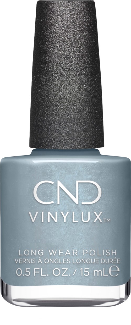En flaska blå nagellack från CND med svart lock, märkt Vinylux Long Wear Polish, 0.5 fl oz.