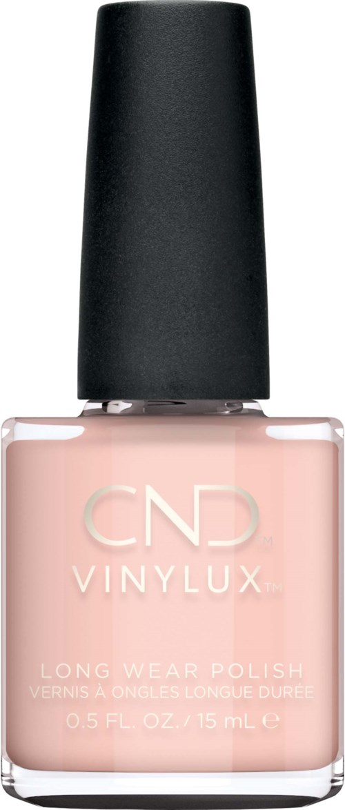 Een flesje roze nagellak met een zwart deksel. Het label toont CND VINYLUX en long wear nagellak.