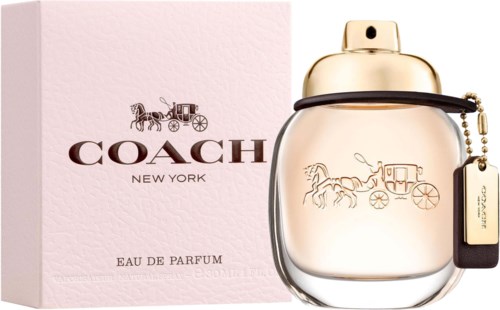 Butelka perfum z złotym korkiem i różowe opakowanie z logo Coach i powozem.