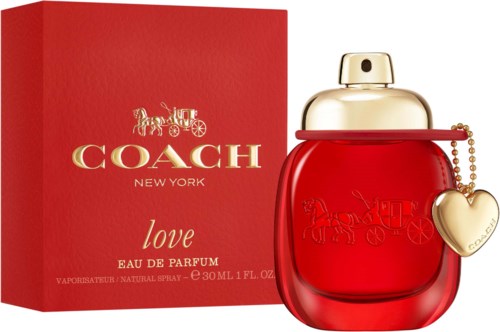 Butelka i pudełko perfum Coach Love, czerwone i złote kolory, z zawieszką w kształcie serca.
