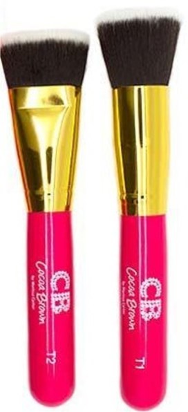 Två makeuppenslar med rosa handtag och guldfästen, med borsthuvud.