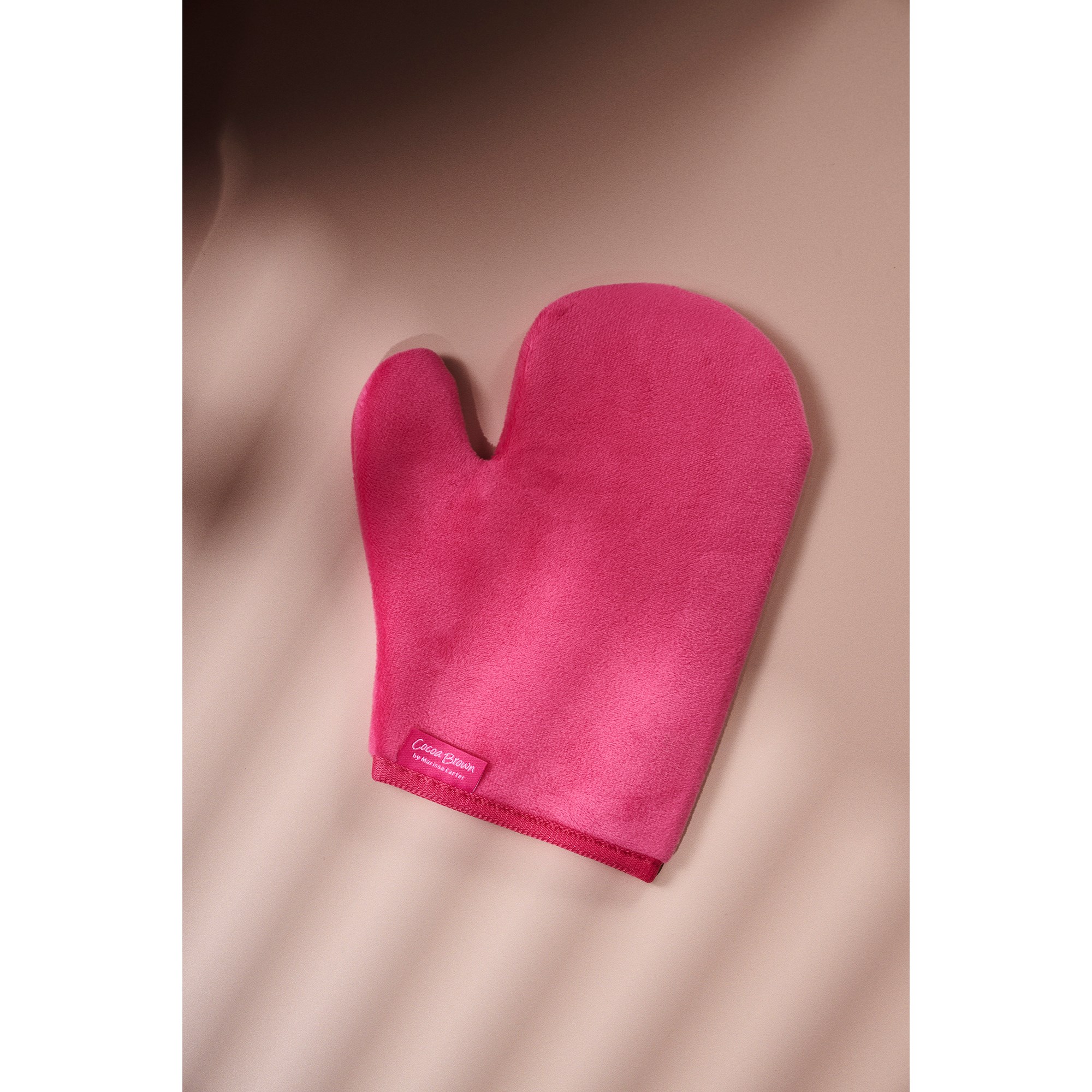 Cocoa Brown Velvet Thumb Tanning Mitt (obrázok 3)