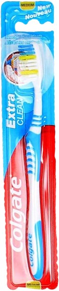 En Colgate-tandborste i förpackning med blå, röd och vit färg, märkt "Extra Clean" och "Medium".