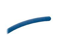 En blå, böjd föremål, möjligen ett gummi- eller plaströr, ser mjukt och flexibelt ut.