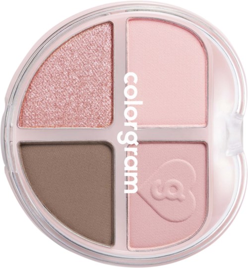 En rund makeup-palett med fyra sektioner av rosa, brunt och glitterögonskuggor samt en rosa highlighter i form av ett ansikte.