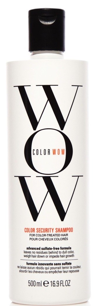 En hvit flaske med svart kork, merket 'WOW COLOR' og 'COLOR SECURITY SHAMPOO' for farget hår.