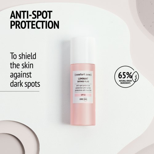 Krämen för att skydda mot fläckar hjälper till att skydda huden mot mörka fläckar med naturliga ingredienser och solskydd SPF 50.