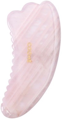 En pink, gennemsigtig sæbe i en bølget, oval form med ordet 'cookie' skrevet på den.