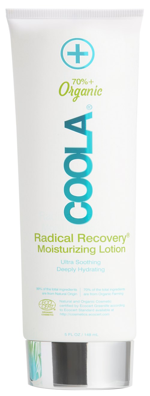 En vit tub med kylande lotion med blå och gröna texter, märkt 'Coola' och 'Radical Recovery Moisturizing Lotion.'