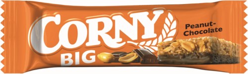 En jordnötschokladbar i orange förpackning med varumärket 'CORNY' och en bild av jordnötter och choklad.