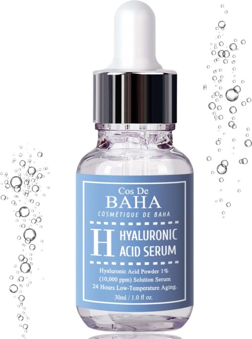 Eine kleine Tropfflasche mit blauer Etikette, enthält Hyaluronsäure-Serum für Hautpflege.