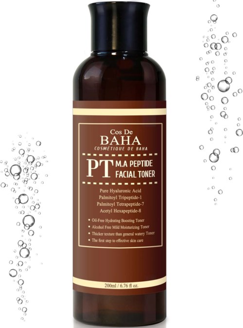 Ruskea pullo, jossa lukee 'Cos De Baha PT Ma Peptide Facial Toner' ja vettä ympärillä.