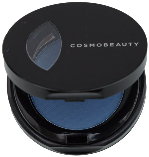 En rund svart kosmetikbehållare med blå smink inuti, märkt 'COSMO BEAUTY', delvis öppen med spegel på locket.