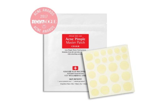 Et hvitt pose med en rød etikett og gule prikker, kalt Acne Pimple Master Patch, for hudpleie.