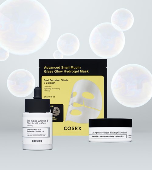 Ein Gesichtsmaskenprodukt mit schwarzer und gelber Verpackung und einer kleinen Flasche. Im Hintergrund schwebende Blasen.