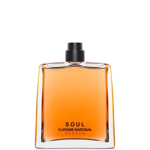 En parfymeflaske med oransje væske, svart kork og teksten "SOUL CoSTUME NATIONAL" på forsiden.