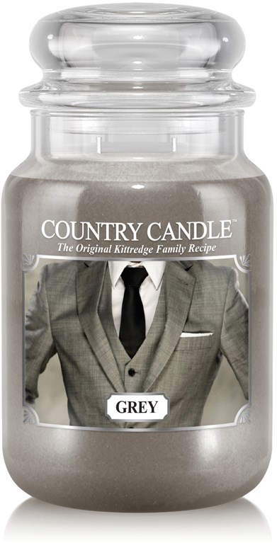 Eine graue Duftkerze mit einem Etikett, das einen Mann im Anzug und Krawatte zeigt. Das Etikett sagt "COUNTRY CANDLE" und "GREY."