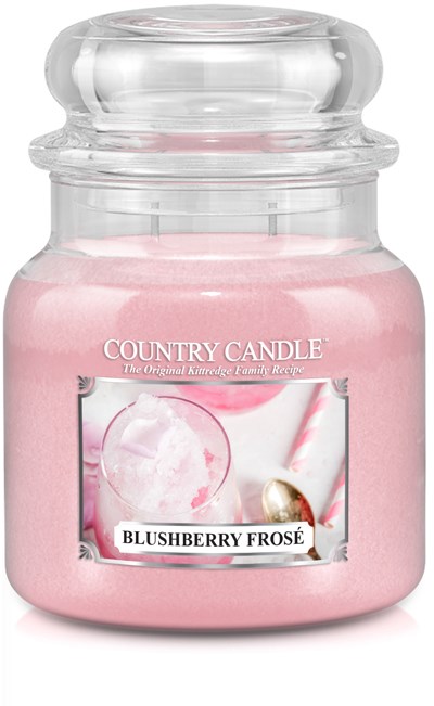Ett rosa ljus i en glasburk med en etikett som säger 'Blushberry Frosé' och en bild på en drink och bär.