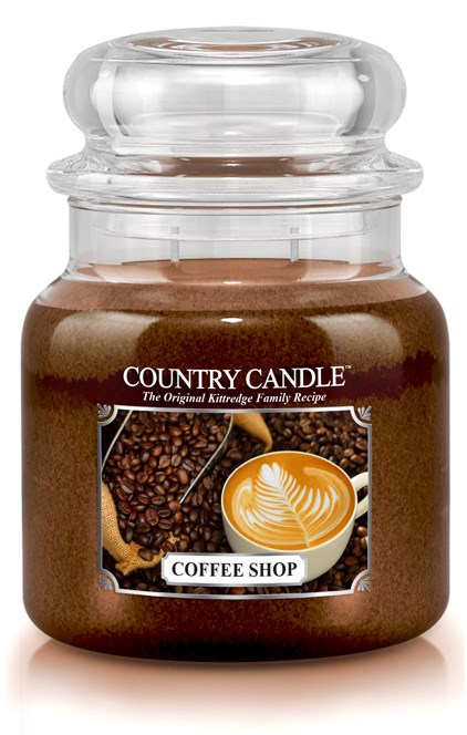 Ett brunt ljus i en glasburk märkt 'Country Candle' med kaffebönor och ett latte-motiv på märket.