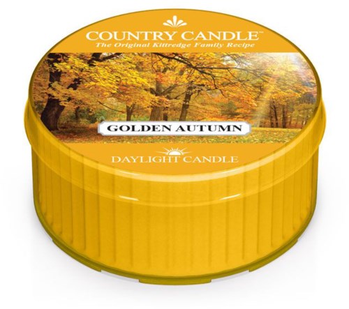 En rund gul ljusbehållare med en höstlandskapsbild och orden 'Country Candle' och 'Golden Autumn'.